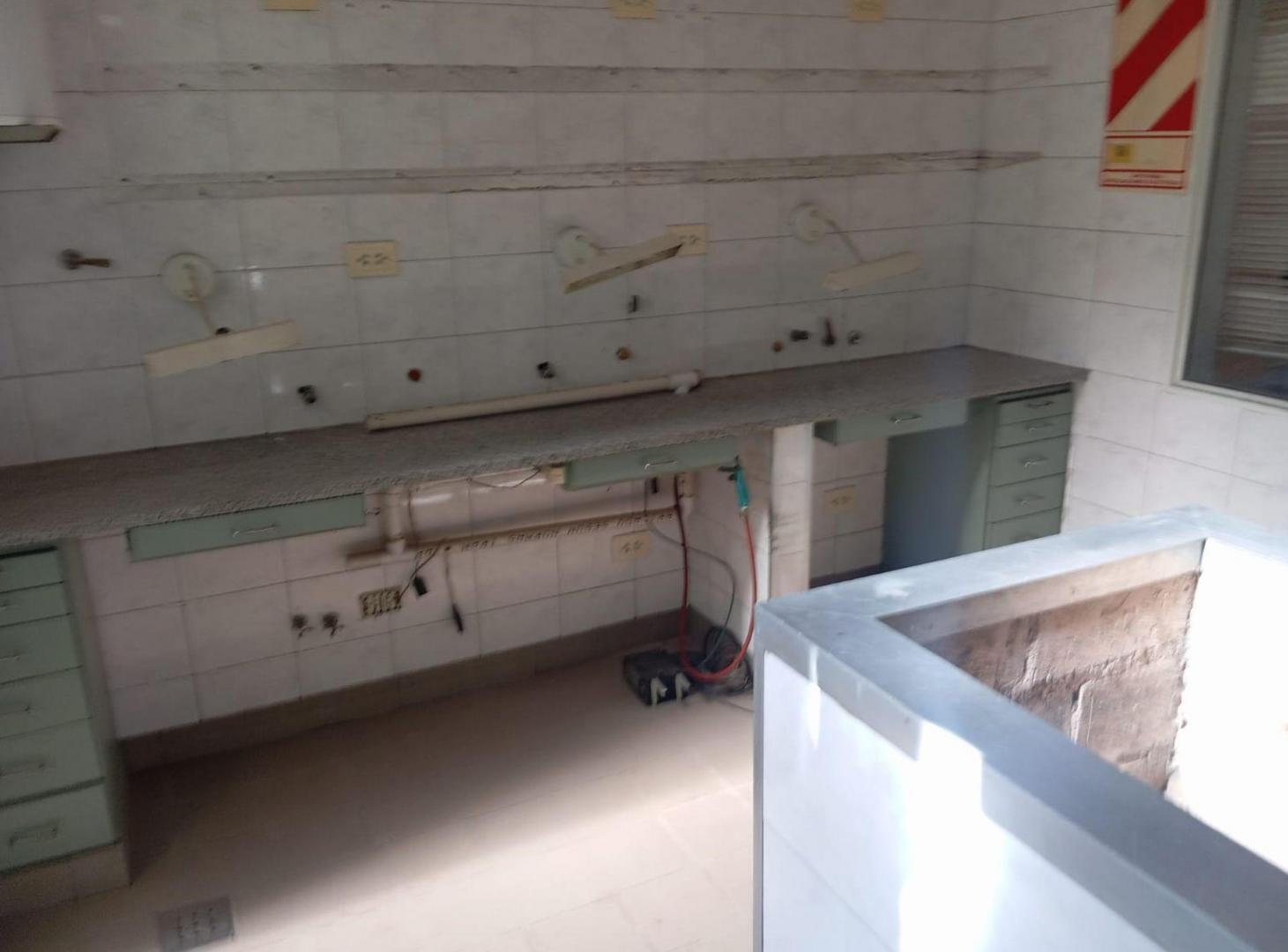 Foto de ALQUILER DEPOSITO/ OFICINA EN CHACARITA, imagen 2