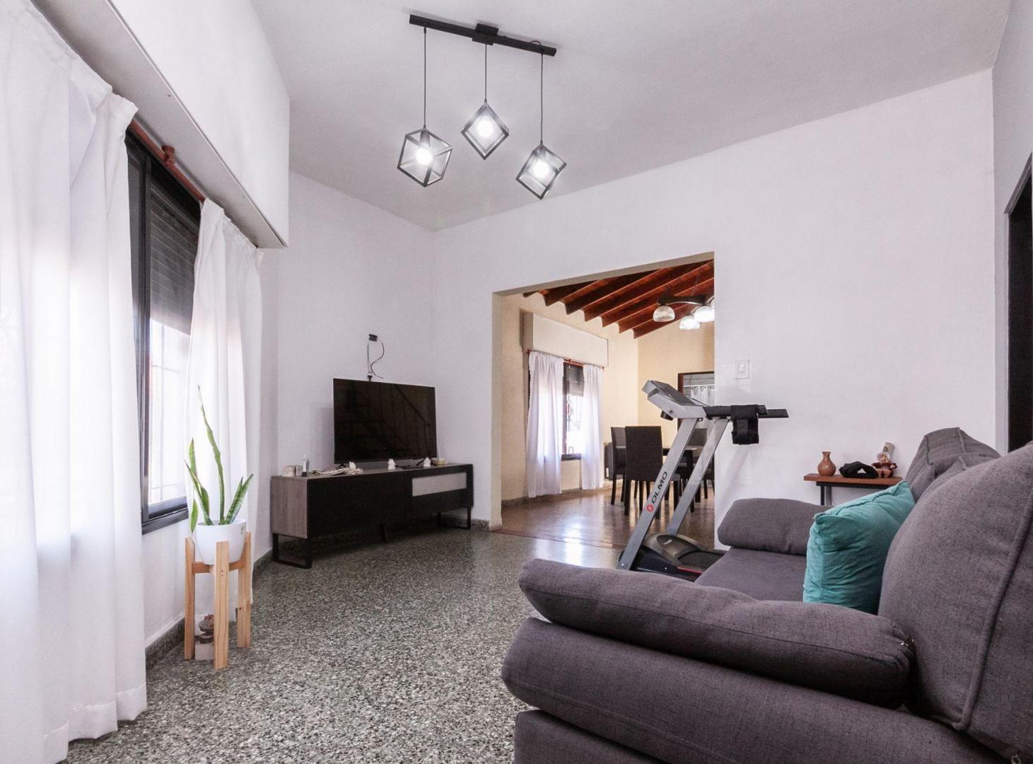 Foto de VENTA CASA 3 AMB COCHERA PATIO QUINCHO LANUS, imagen 1