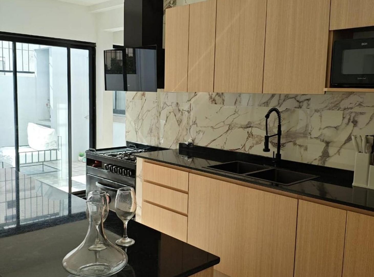 Foto de Venta Semipiso 5AMB c/Patio refaccionado | 251m2, imagen 2