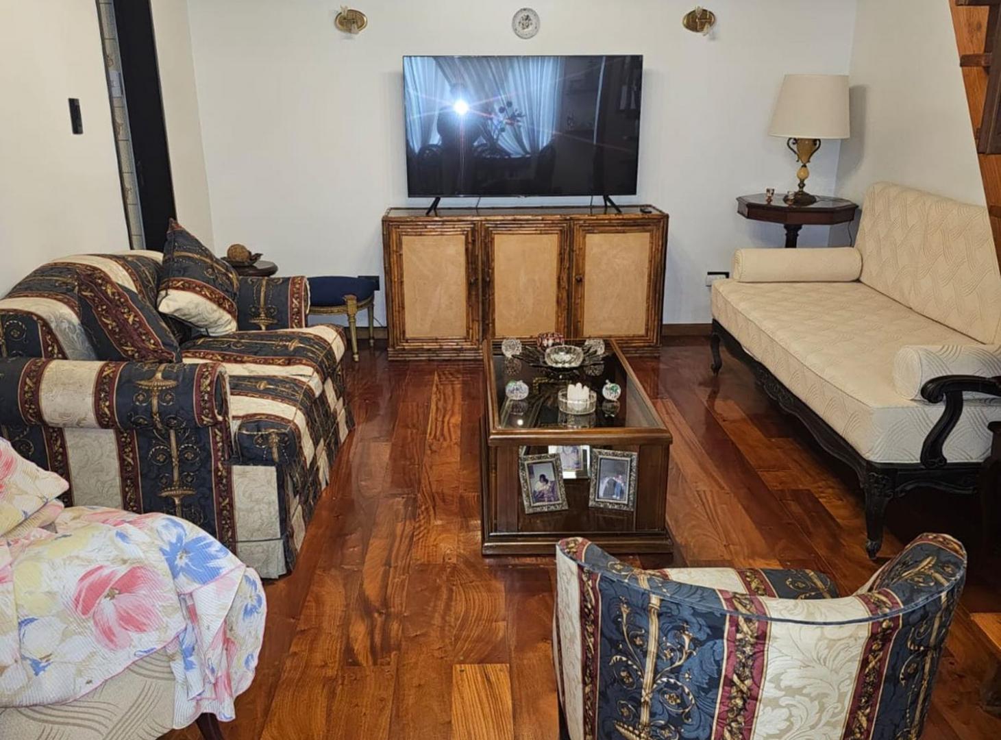 Foto de VENTA CASA 4 AMB LUM PATIO TERR -PARQUE CHACABUCO, imagen 2