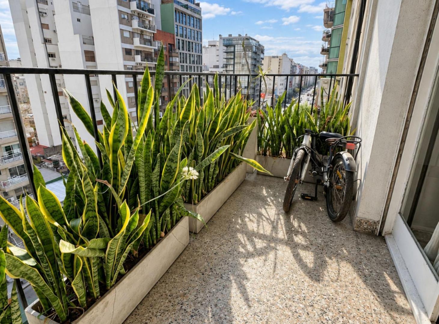 Foto de VENTA DPTO 4 AMB CON BALCON PISO ALTO, imagen 1