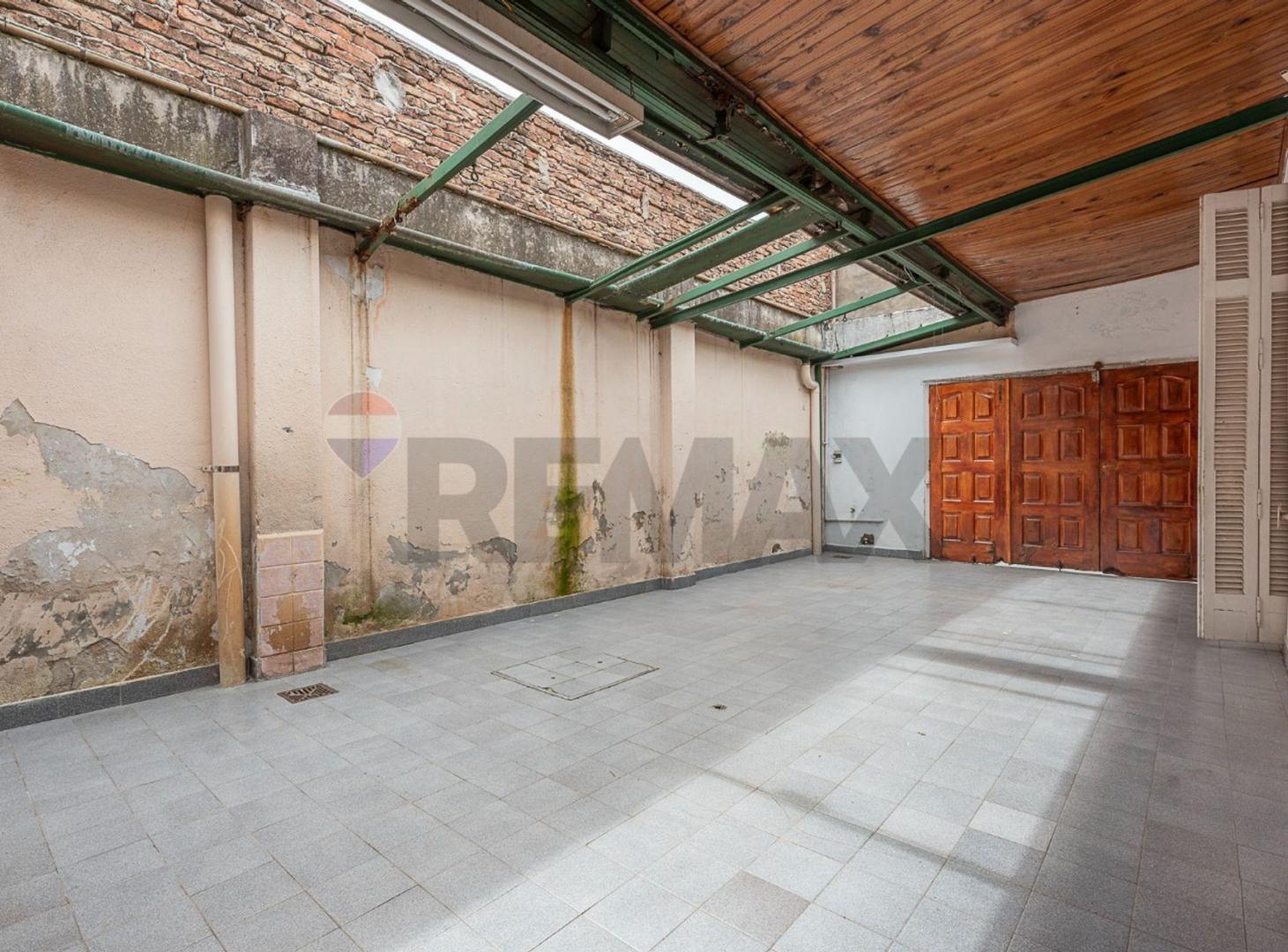 Foto de VENTA CASA 6 AMB EN SARANDÍ - COCHERA - JARDÍN, imagen 3