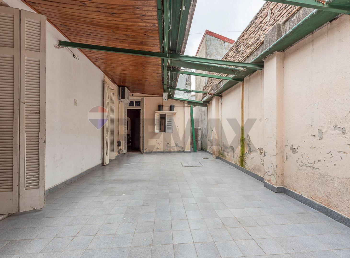 Foto de VENTA CASA 6 AMB EN SARANDÍ - COCHERA - JARDÍN, imagen 4