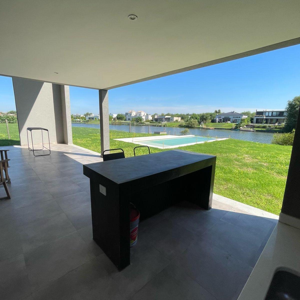 Casa en Venta con 4 dormitorios a la Laguna en el barrio San Matias
