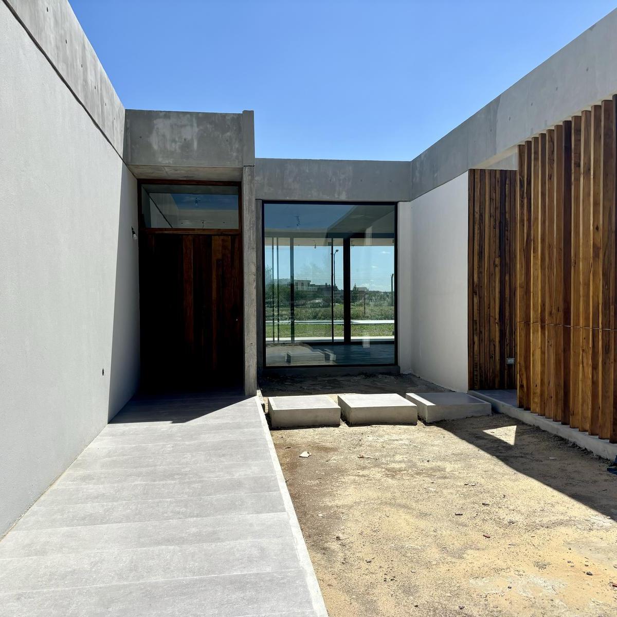 VENTA CASA SAN SEBASTIAN AREA 10 - 4 AMBIENTES