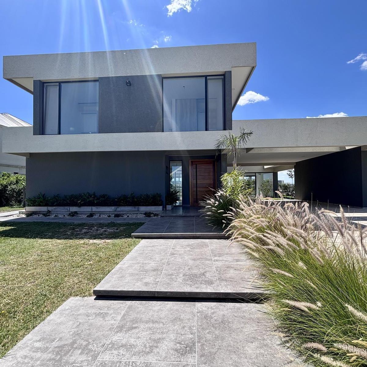 Venta Casa San Sebastián Área 7 - 6 Ambientes a La Laguna 1