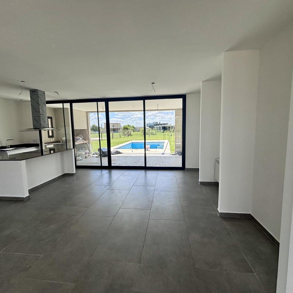 VENTA CASA SAN SEBASTIAN AREA 2 - 5 AMBIENTES