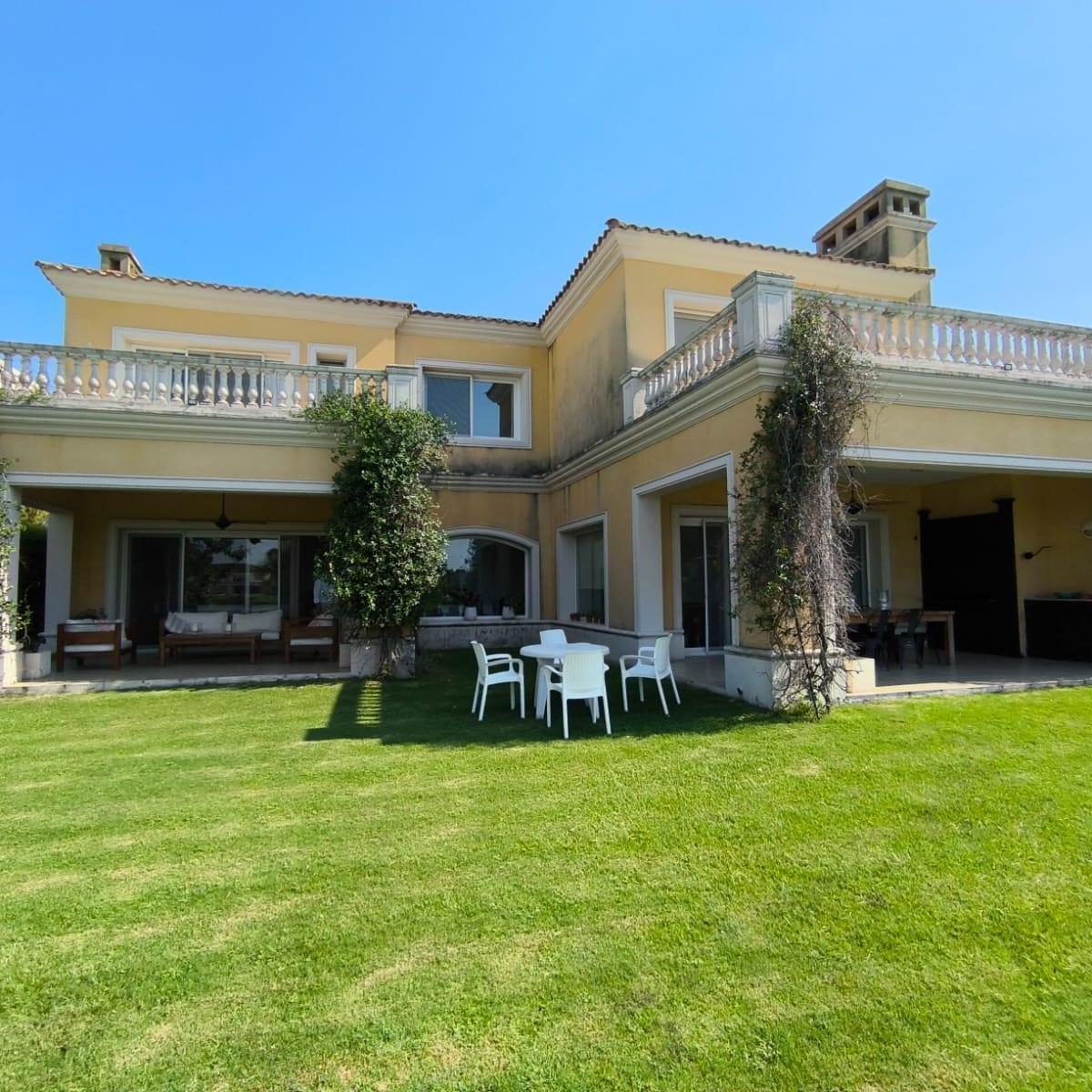 VENTA DE CASA 7 AMBIENTES A LA LAGUNA CASTORES NORDELTA