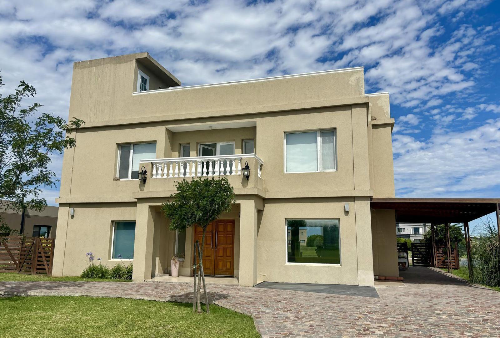 VENTA CASA SAN SEBASTIAN AREA 10 A LA LAGUNA
