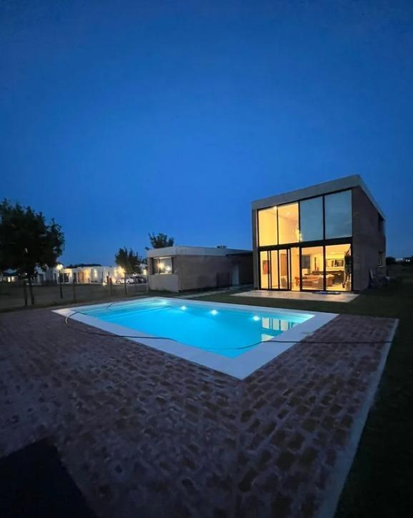 VENTA - ALQUILER Casa en San Sebastián Diseño - 4 ambientes