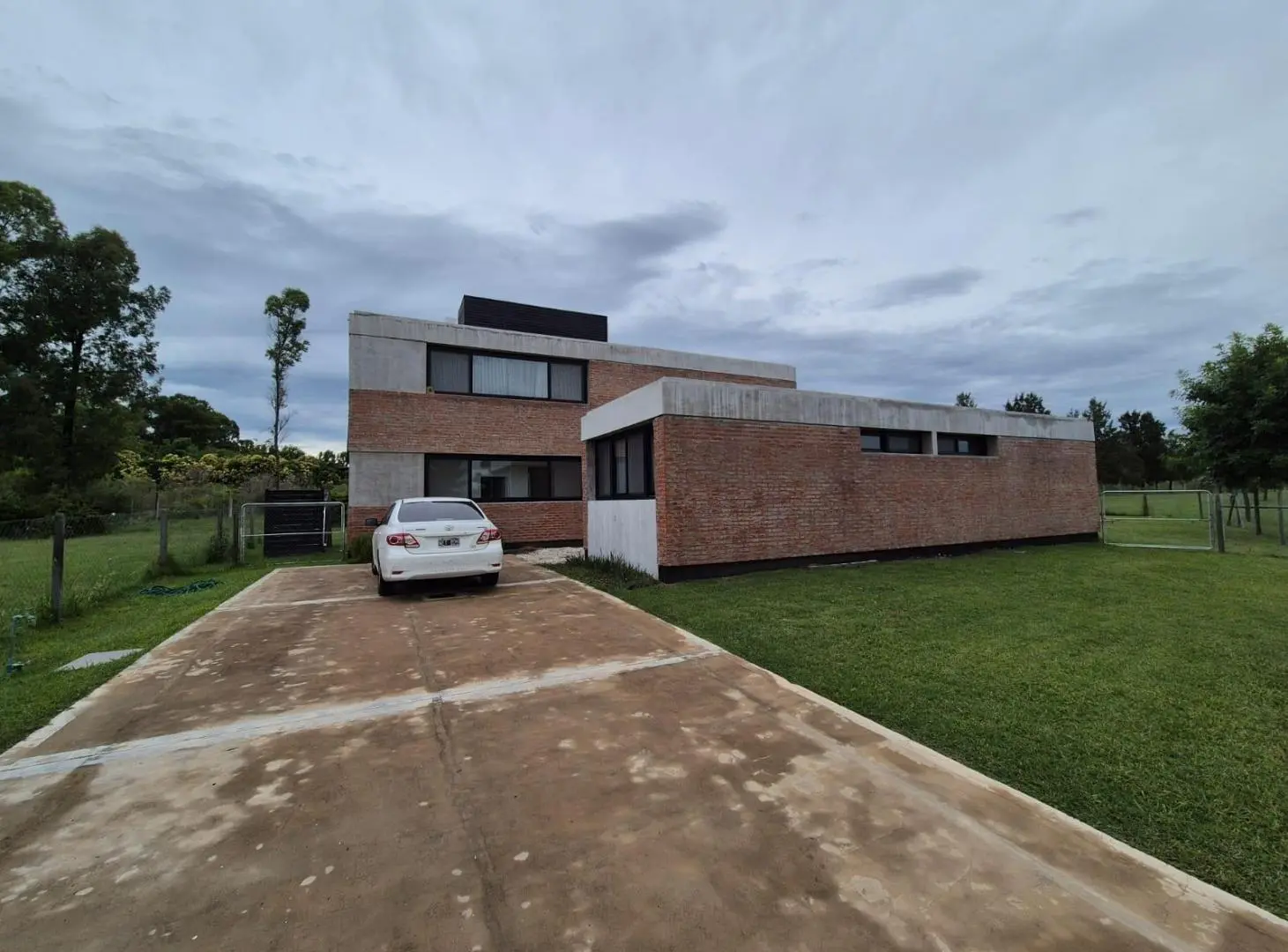 VENTA - ALQUILER Casa en San Sebastián Diseño - 4 ambientes 5