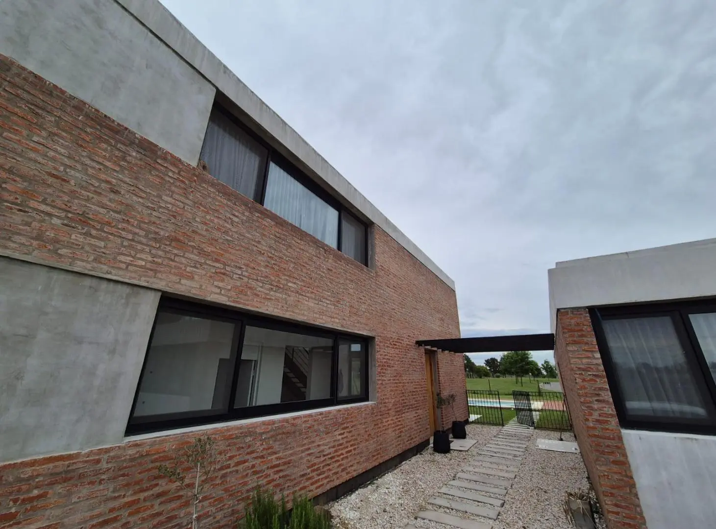 VENTA - ALQUILER Casa en San Sebastián Diseño - 4 ambientes 4