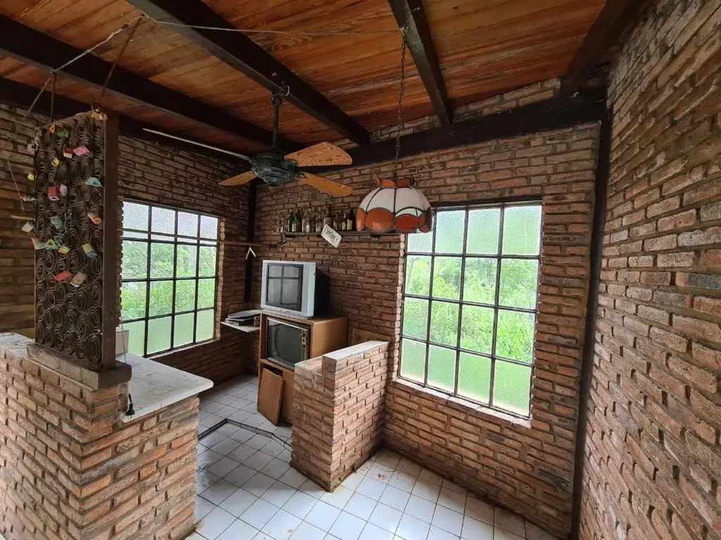 Isla con distintas Construcciones en el Rio Borazo Delta Tigre 4