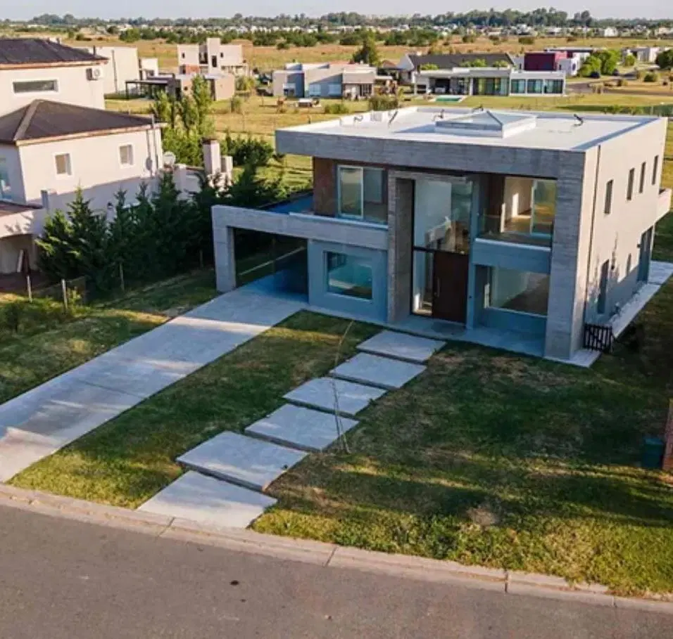 VENTA CASA SAN SEBASTIAN AREA 10 PILAR 5 AMBIENTES 5