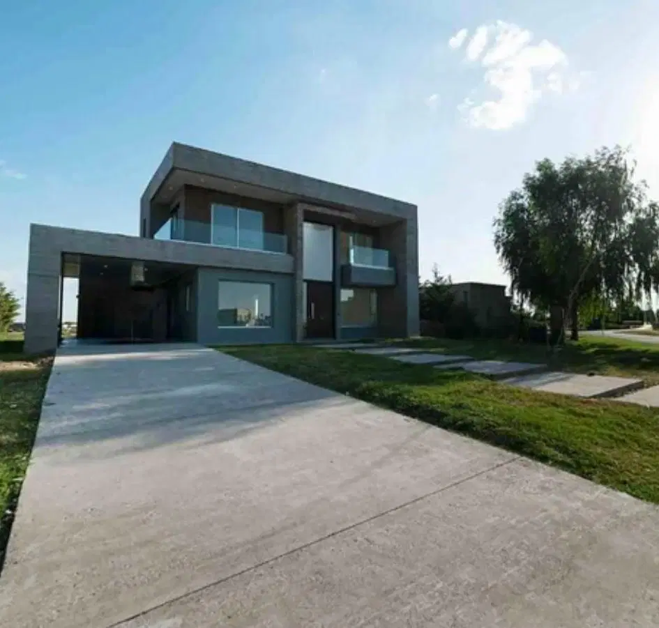 VENTA CASA SAN SEBASTIAN AREA 10 PILAR 5 AMBIENTES 3