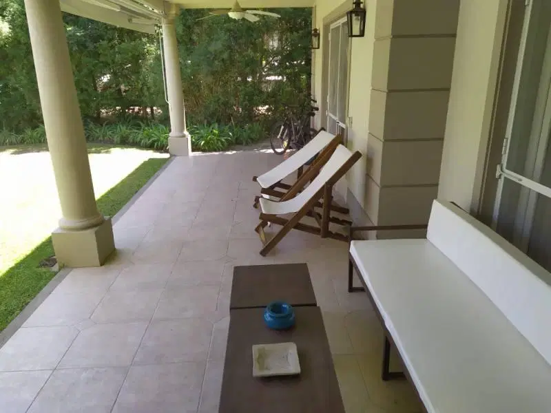 Venta/ Alquiler Oportunidad 4 Dormitorios Impecable casa sobre lote interno. Estilo clásico. 2
