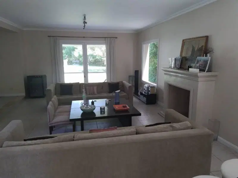 Venta/ Alquiler Oportunidad 4 Dormitorios Impecable casa sobre lote interno. Estilo clásico. 3