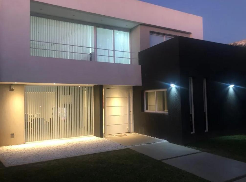 Foto de Casa en Venta en Nordelta – Barrio Los Lagos | 5 Dormitorios + Servicio, imagen 3
