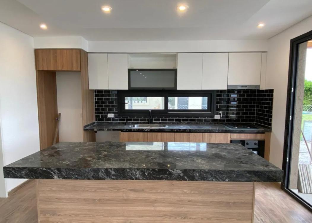 Foto de Venta Casa en San Sebastian a la laguna 5 ambientes, imagen 1