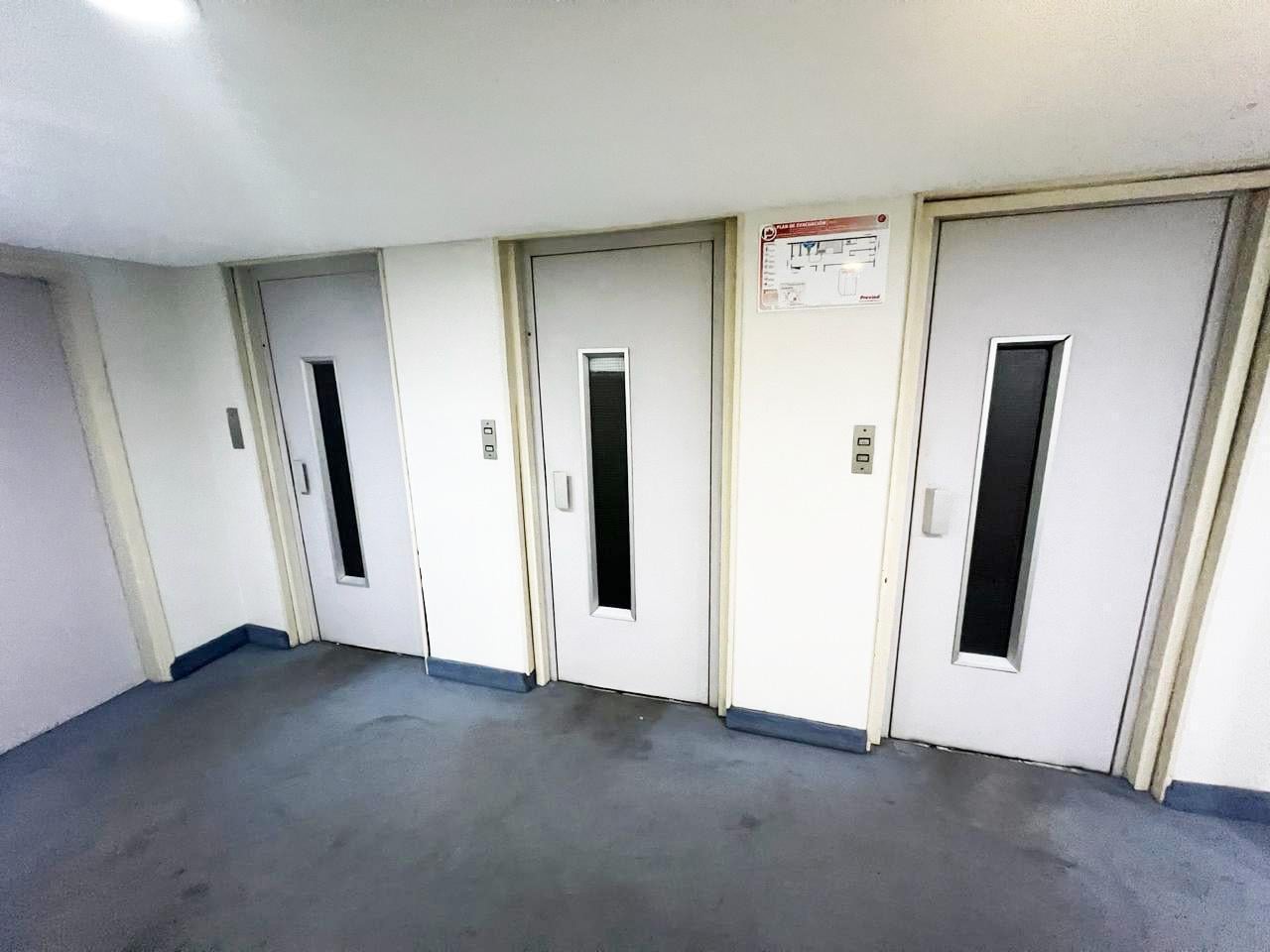 Foto de Venta de Oficina con 14 privados a 3 cuadras lineas de Subte D y A, imagen 3