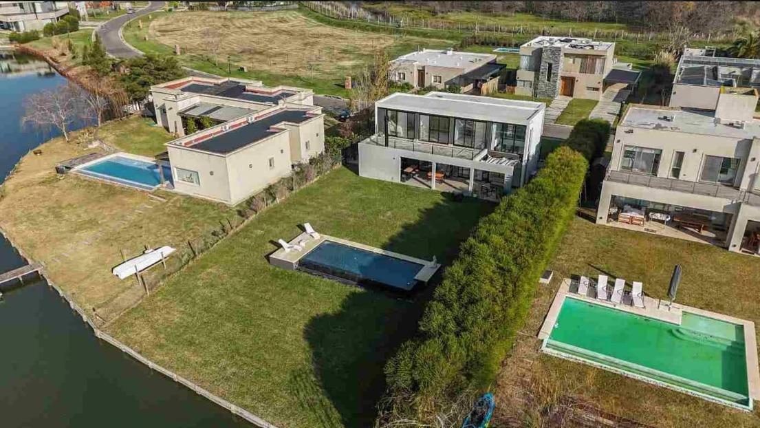 Foto de VENTA CASA A LA LAGUNA 5 AMBIENTES AREA 11, imagen 3