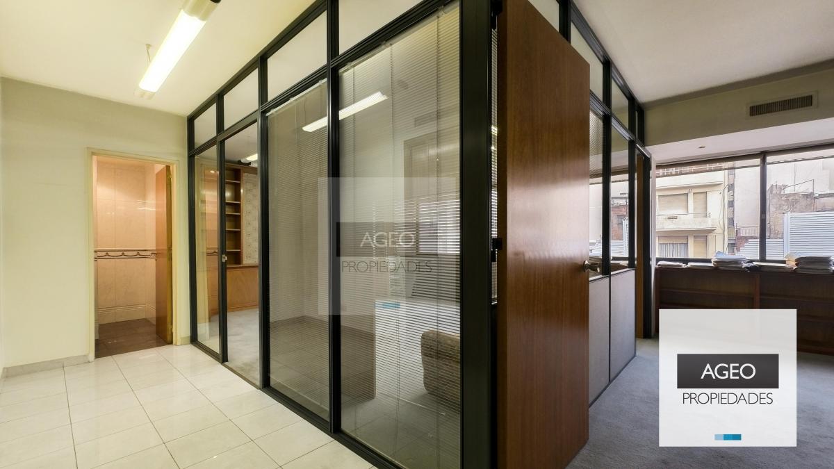 Venta Oficina Comercial de 200 m Cochera Monserrat 3