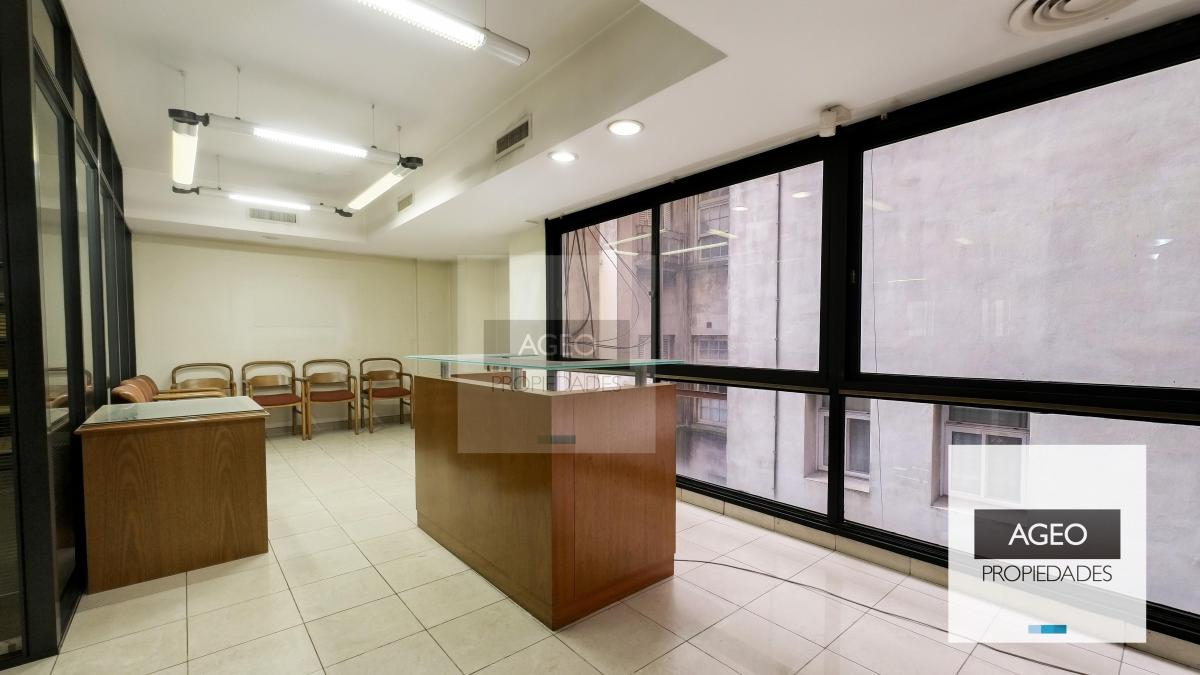 Venta Oficina Comercial de 200 m Cochera Monserrat 5