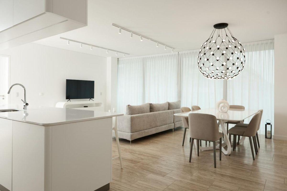 Foto de Alquiler Departamento 3 Ambientes Cochera Baulera Edificio Oceana, imagen 2