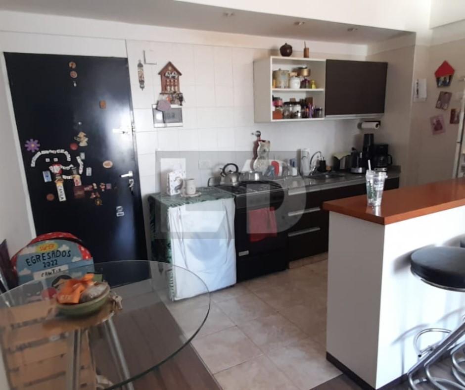 Venta Departamento 3 Ambientes con Cochera. Villa del Parque 3