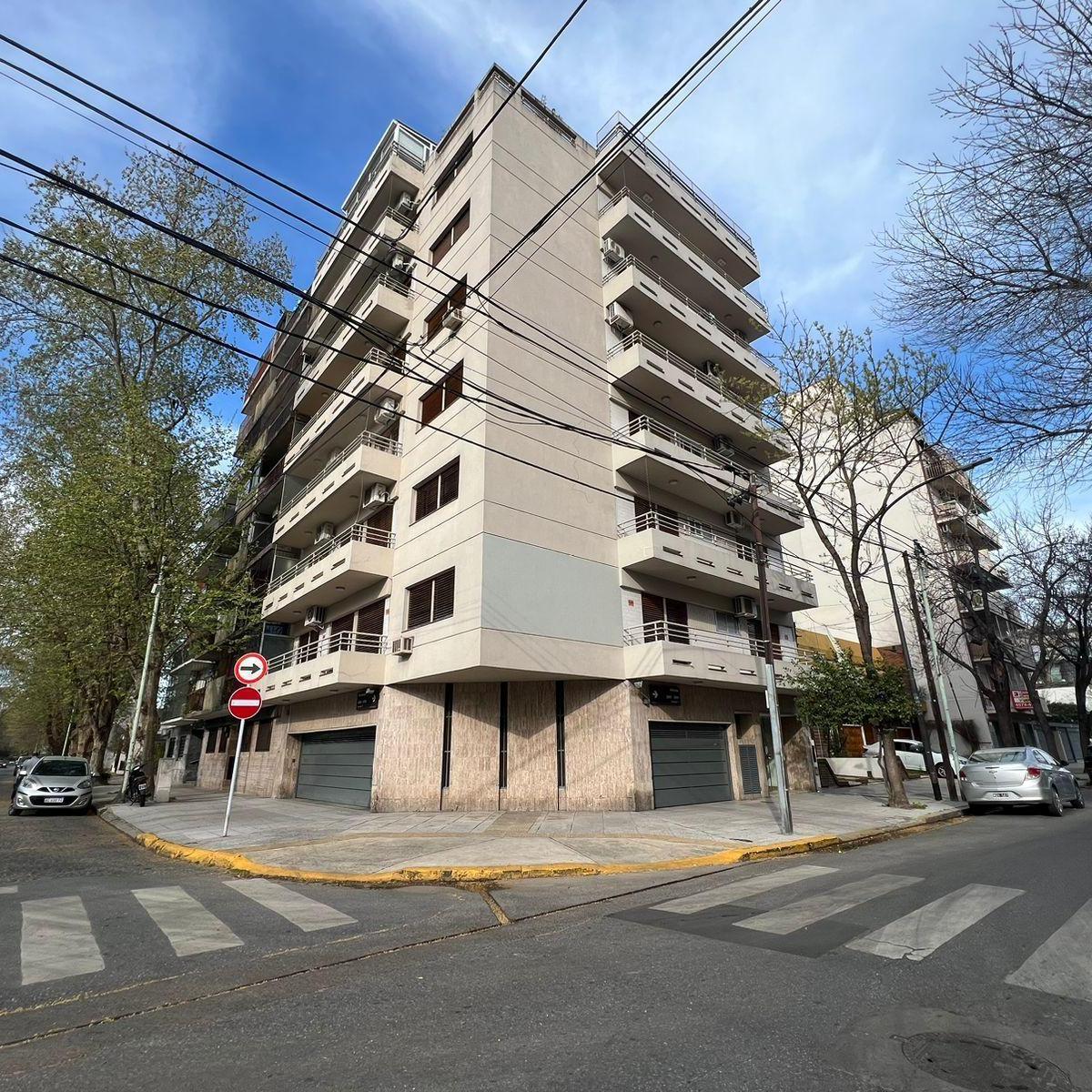 Excelente Departamento 4 Amb con Dependencia Cochera y Baulera 5