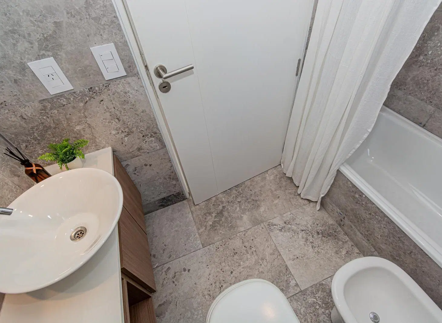 Departamento de 3 amb a estrenar con patio en Villa del Parque 5
