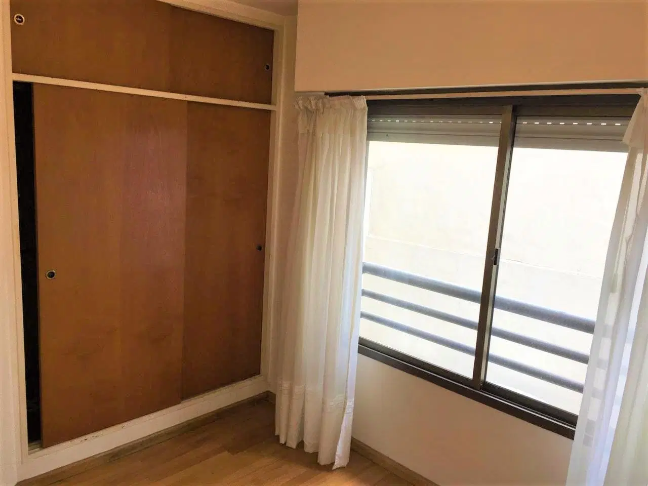 Semipiso con balcón al frente en Villa del Parque 1