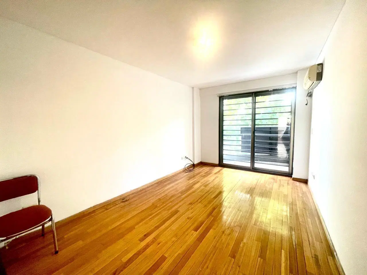 Semipiso con balcón al frente en Villa del Parque 5