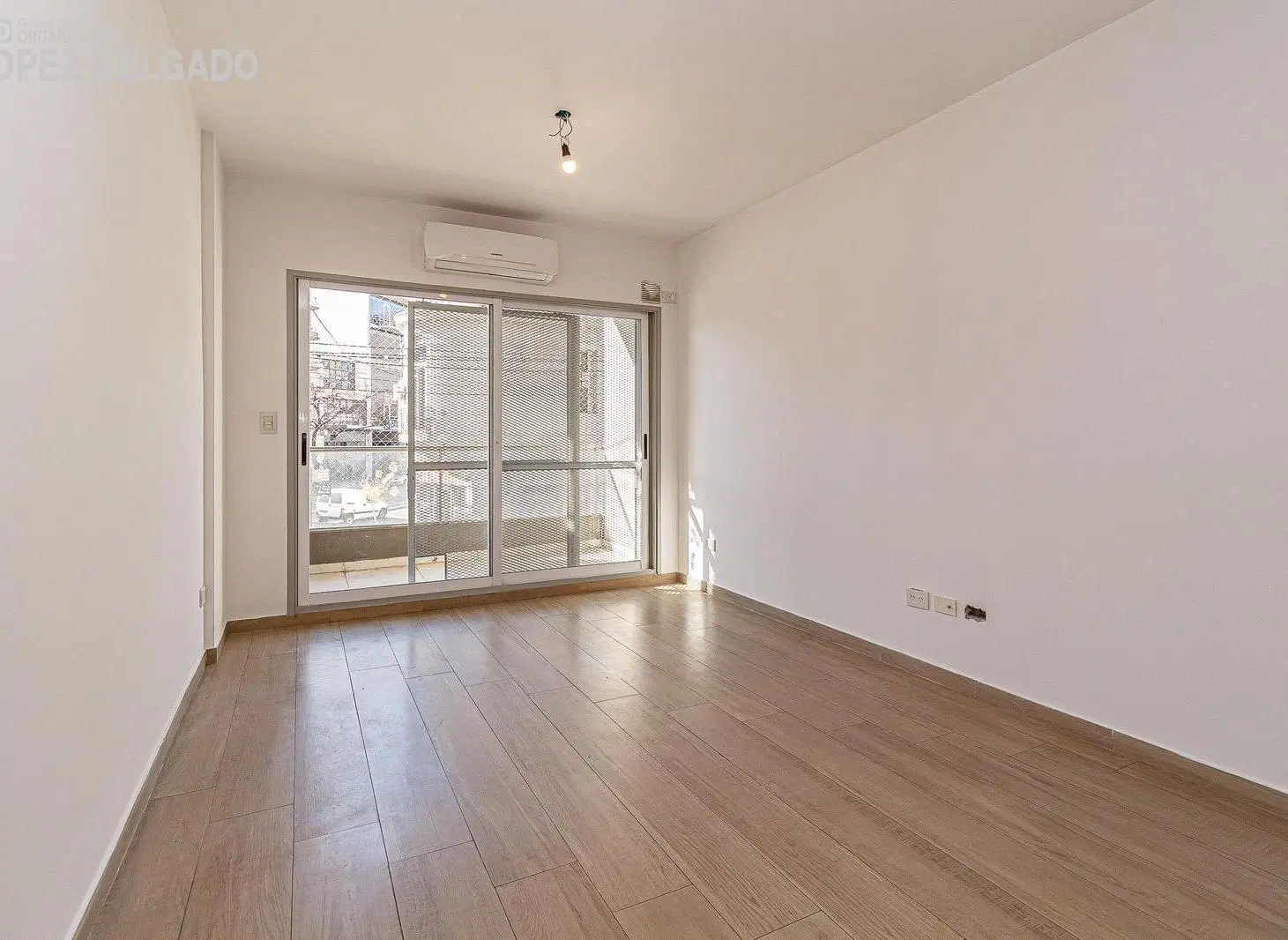 Semipiso de 2 amb en Villa del Parque con balcón, patio, cochera y baulera 3