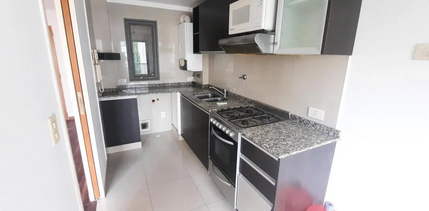 Moderno semipiso contrafrente con balcon 5