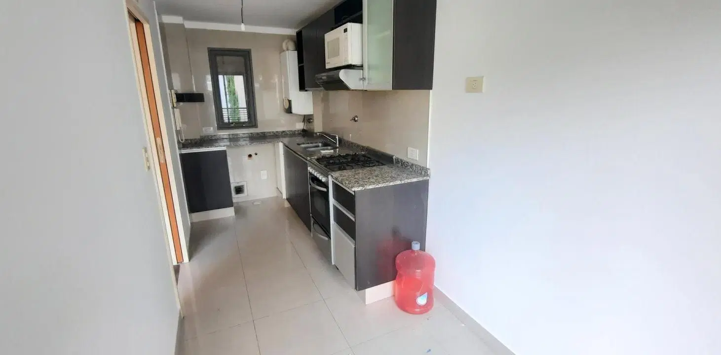 Moderno semipiso contrafrente con balcon 4