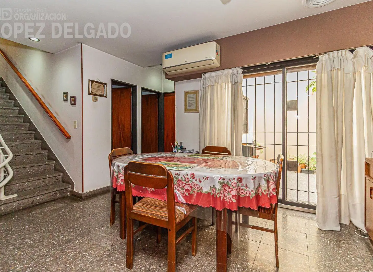 Casa en Villa del Parque de 4 ambientes   dependencia. APTO CREDITO 5