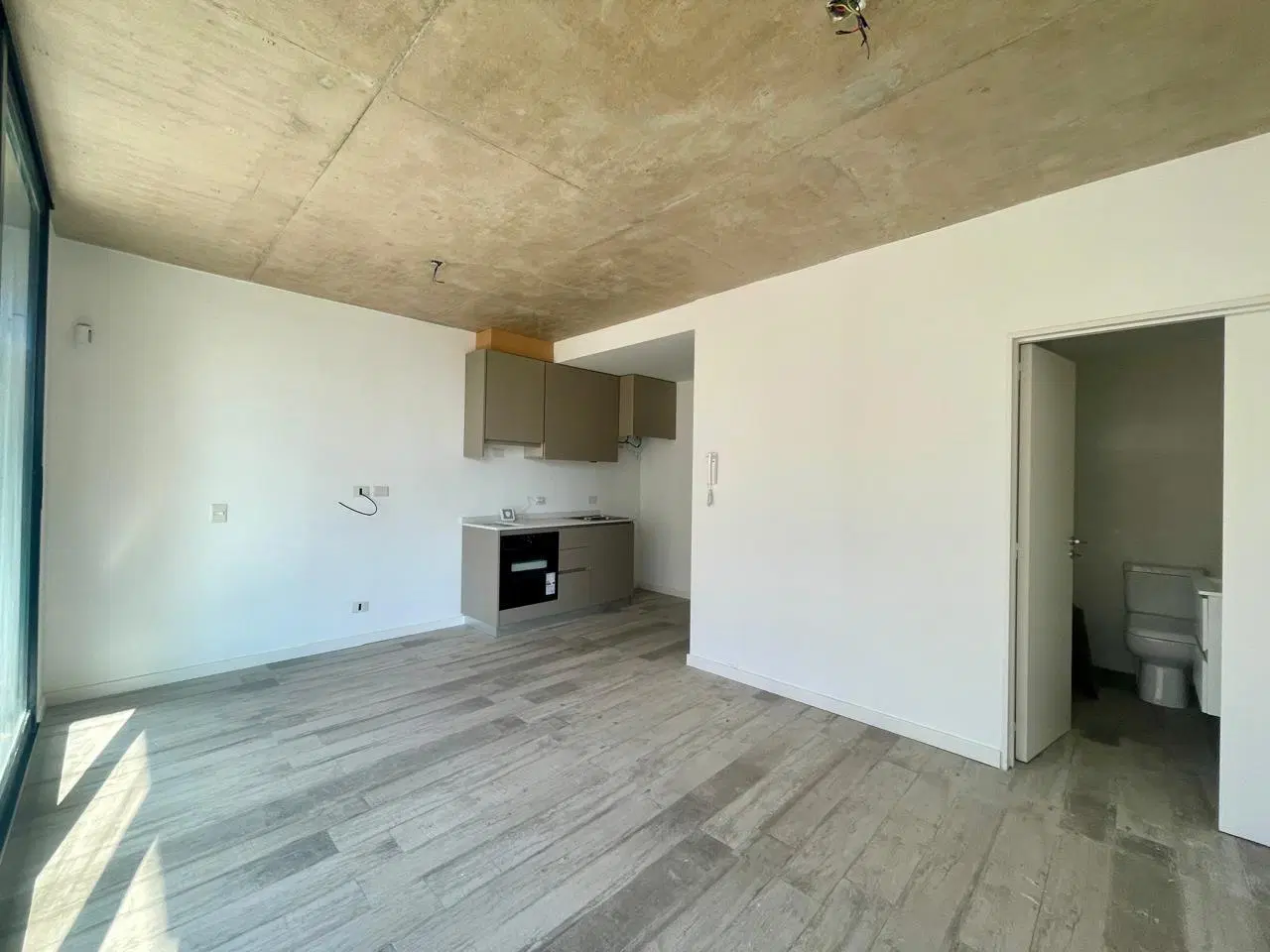Monoambiente a estrenar con balcon en Villa del Parque 8