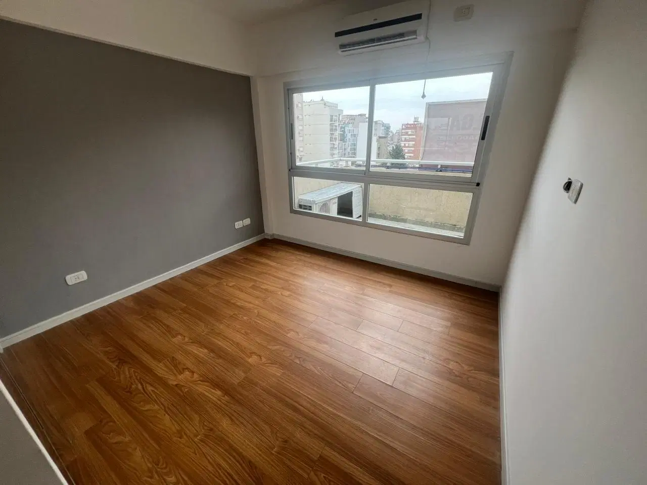 Departamento 2 amb con balcón en Villa del Parque 5