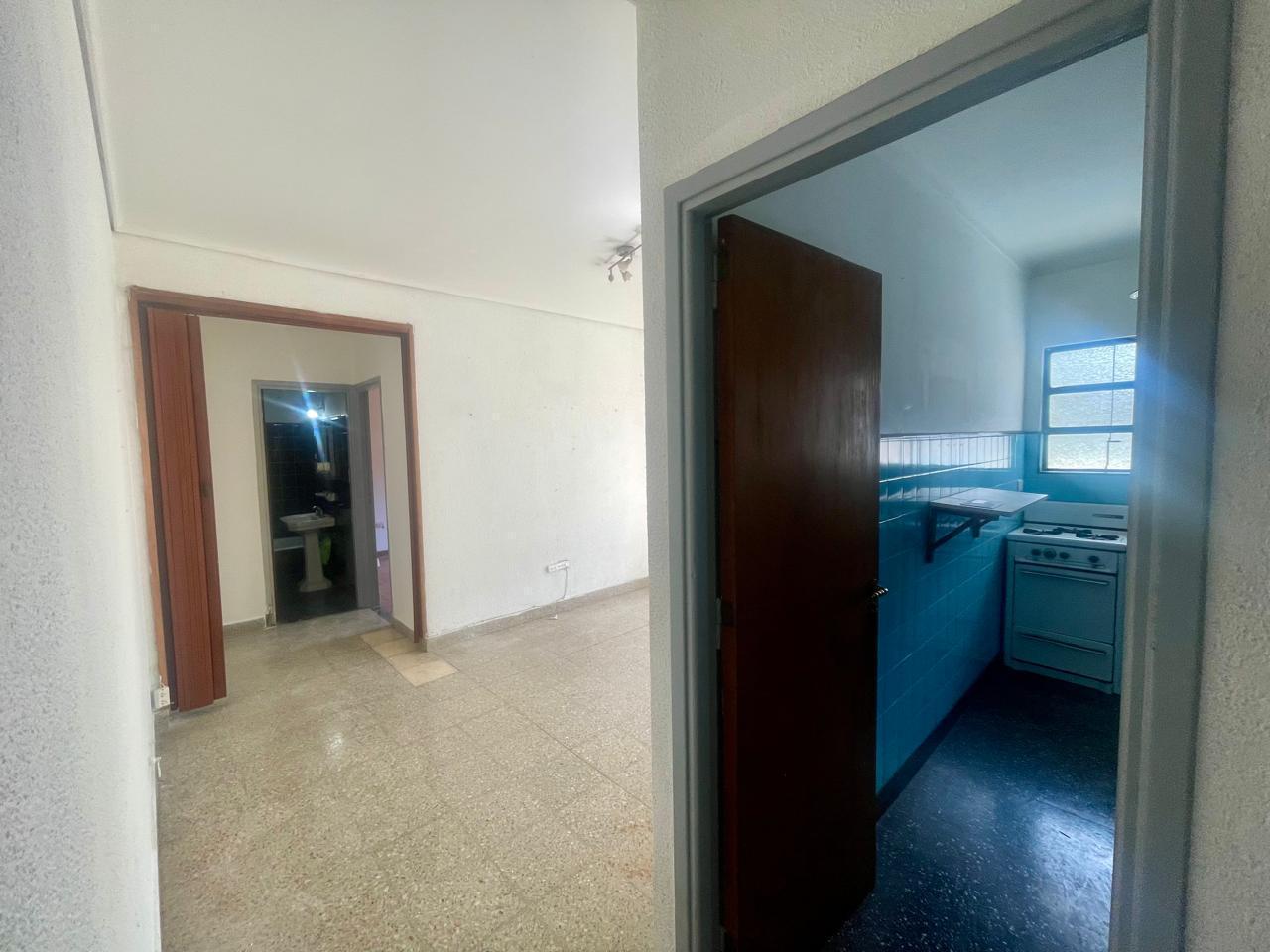 Foto de Departamento 2 ambientes al contrafrente con balcón en Villa del Parque, imagen 3