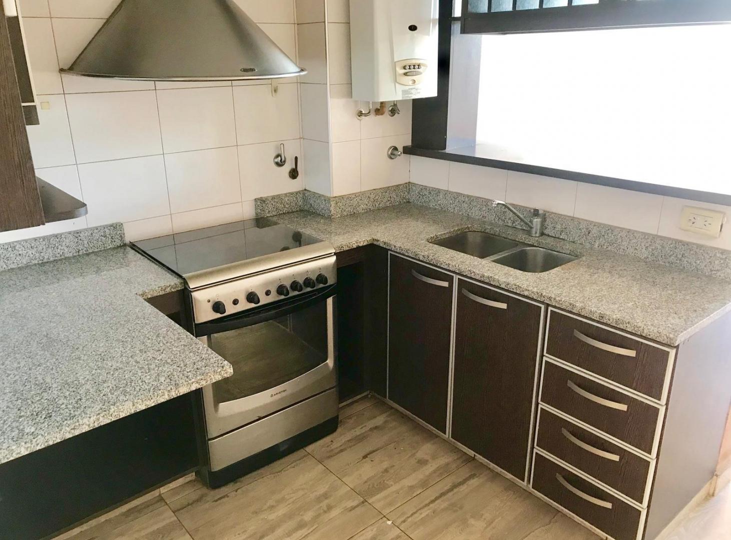 Foto de Semipiso al frente con balcon con parrilla. Cochera., imagen 5