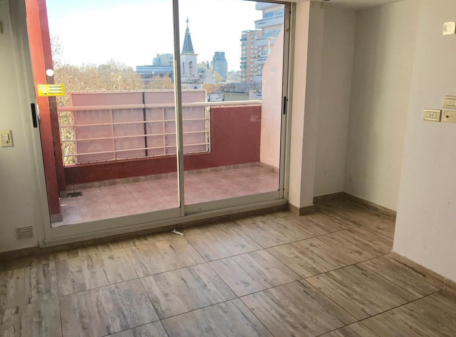 Foto de Semipiso al frente con balcon aterrazado con parrilla. Cochera., imagen 3