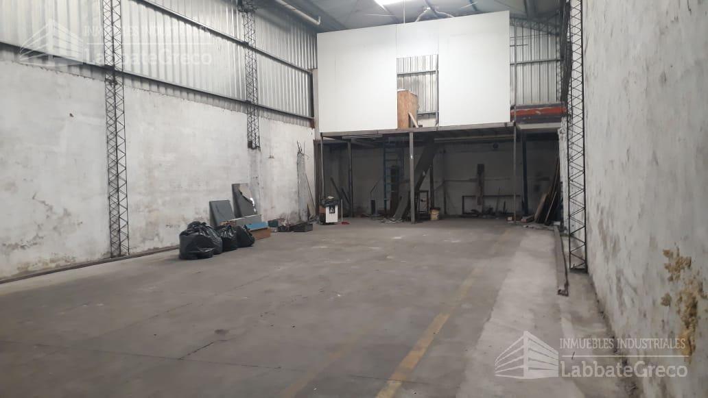 Excelente Nave Industrial en Caseros 2
