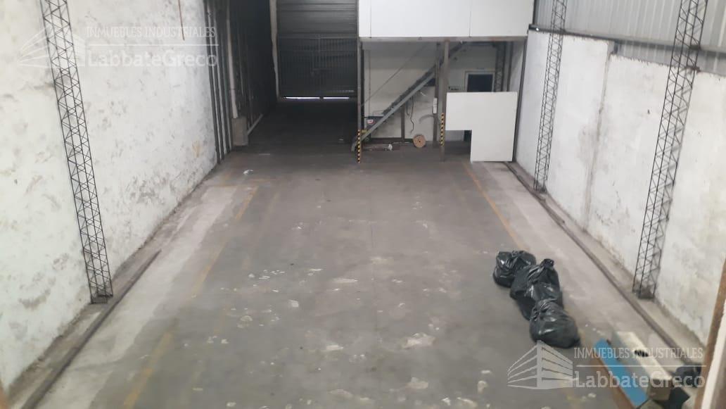 Excelente Nave Industrial en Caseros 5
