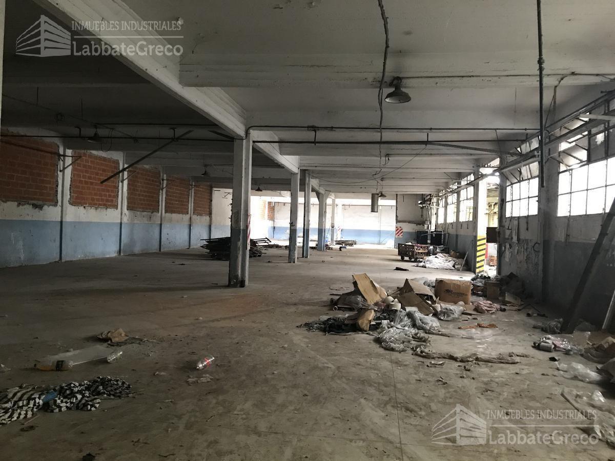 Excelente Nave Industrial en Ciudadela 5