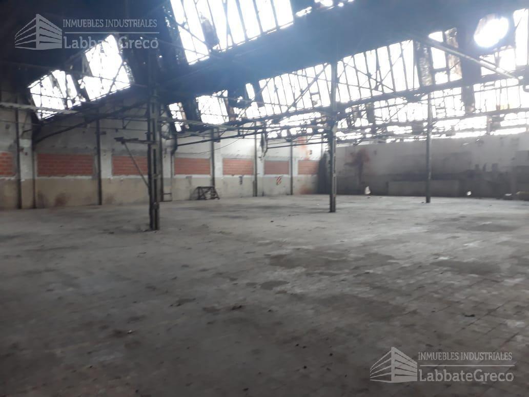 Excelente Nave Industrial en Ciudadela 2