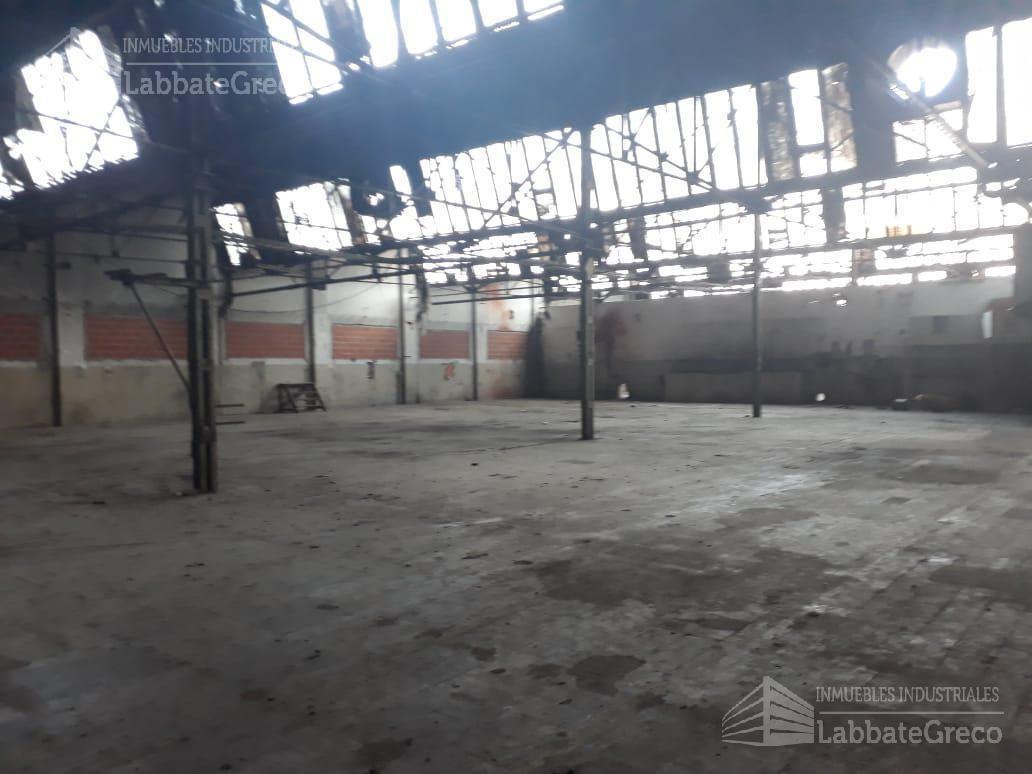 Excelente Nave Industrial en Ciudadela 3