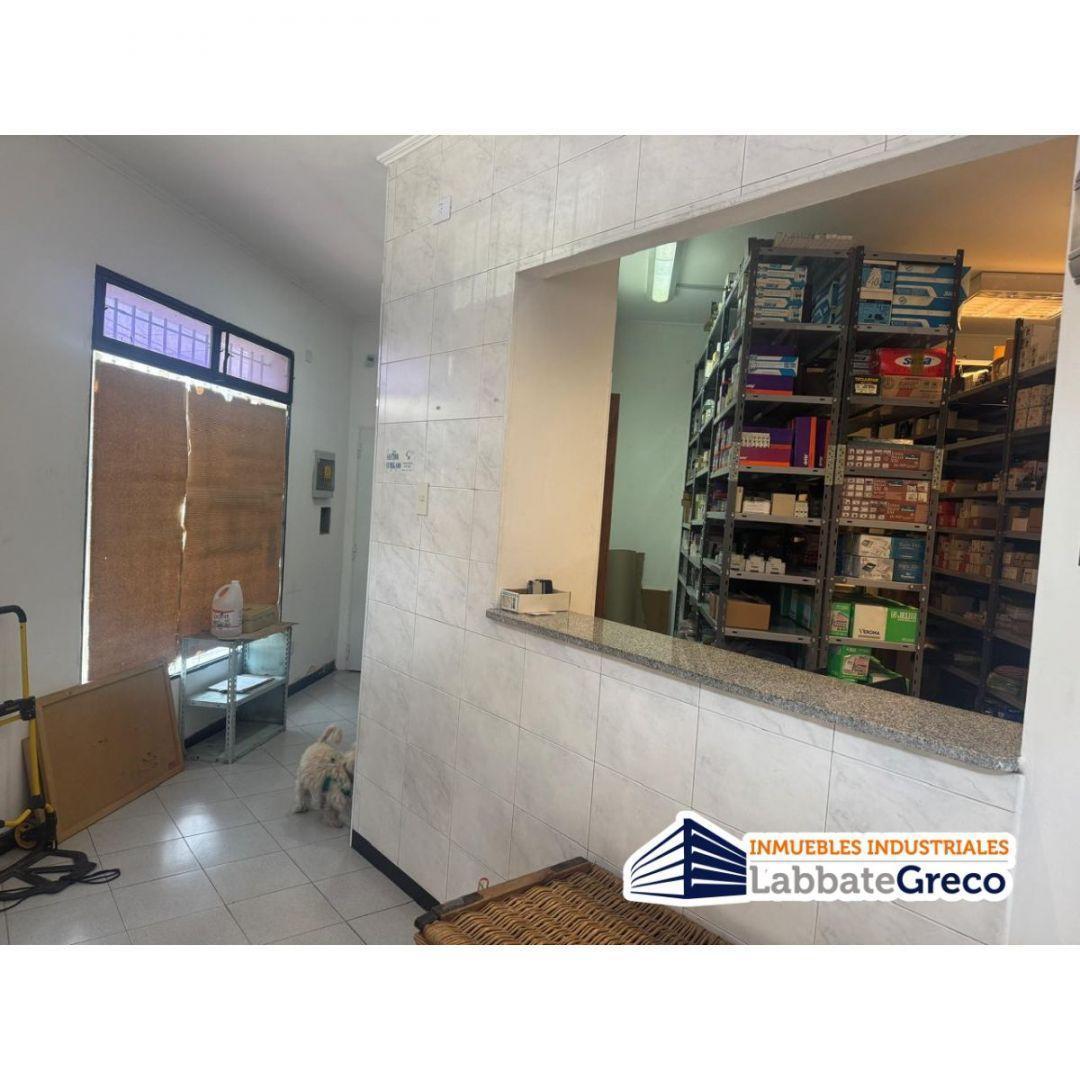 Local . | Campos al 2700