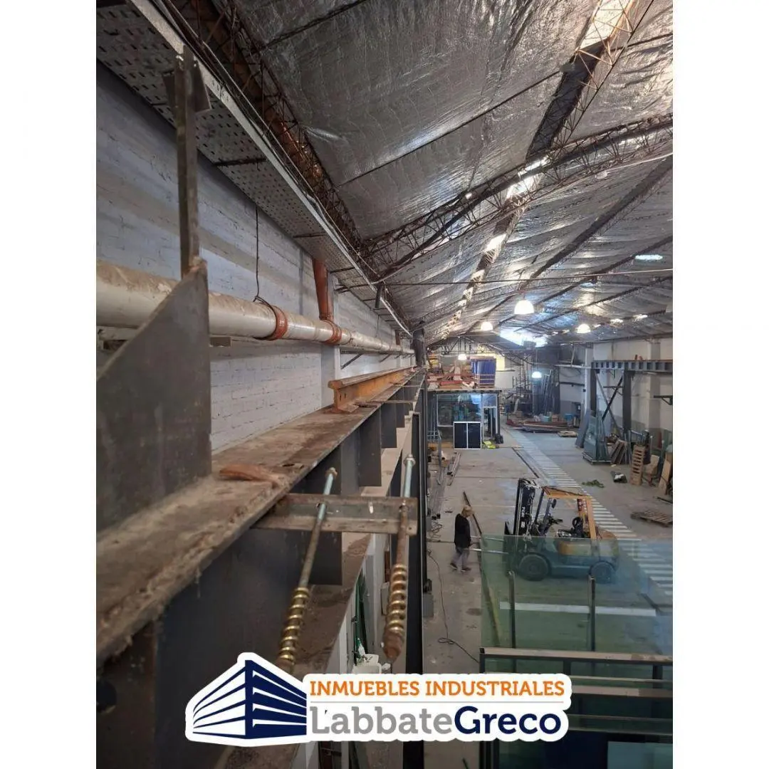 DEPÓSITO EN ALQUILER DE 900m2 EN TIGRE 4