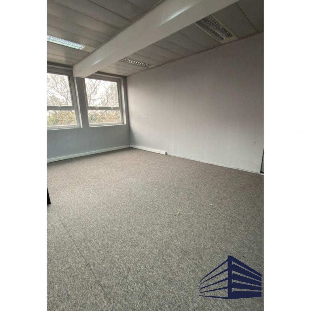 Foto de OFICINAS EN ALQUILER DENTRO DE PARQUE INDUSTRIAL - VILLA BALLESTER, imagen 4